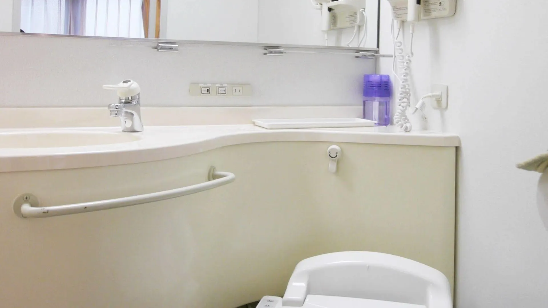 外国人staffがいるinternationalなhostel - Osaka Hana Hostel - 0*,